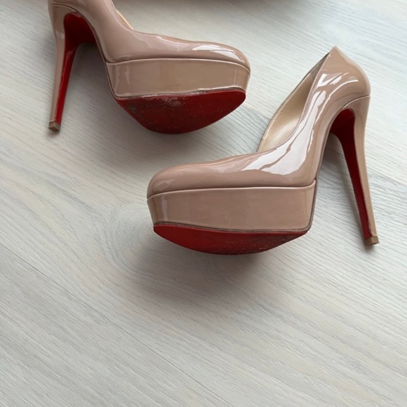 Christian Louboutin Patent Bianca Pumps Size 37 - Picture 4 of 11